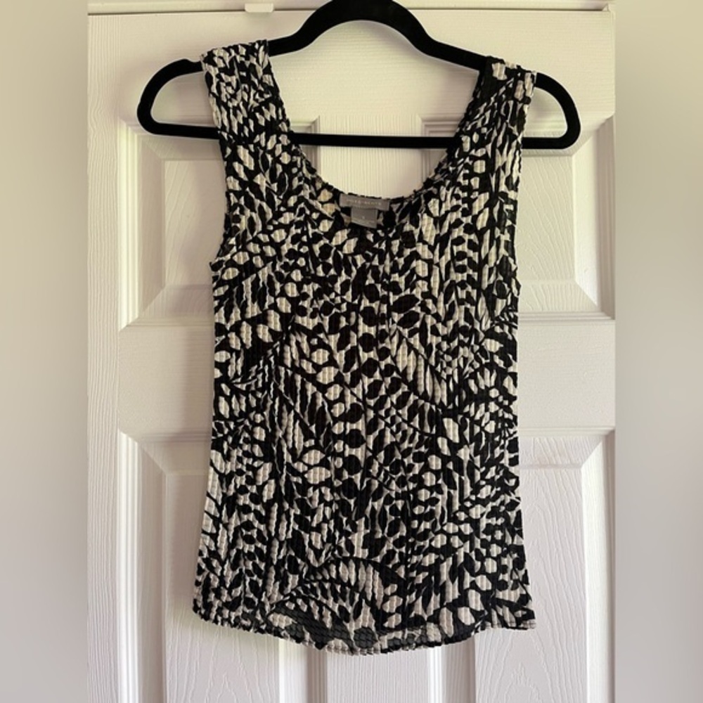 Vintage y2k Investments Black and White Stretch Sleeveless Summer Top